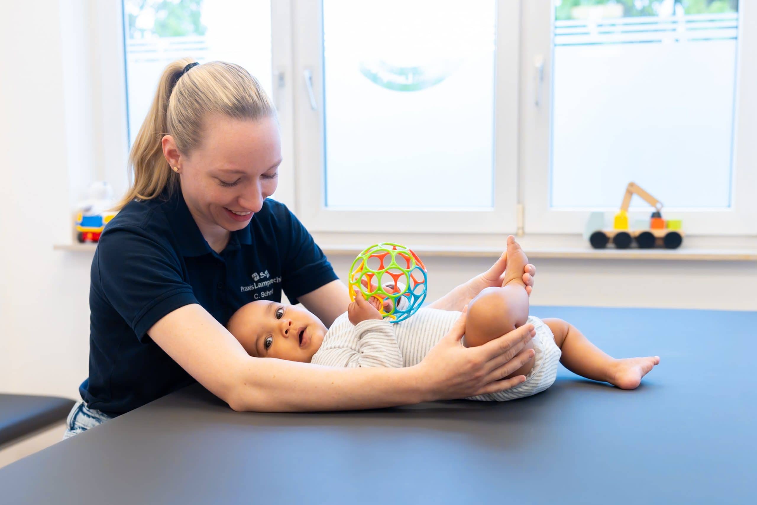 Säuglingstherapie in Holzmaden - spielerische Therapie in der Bärenhöhle
